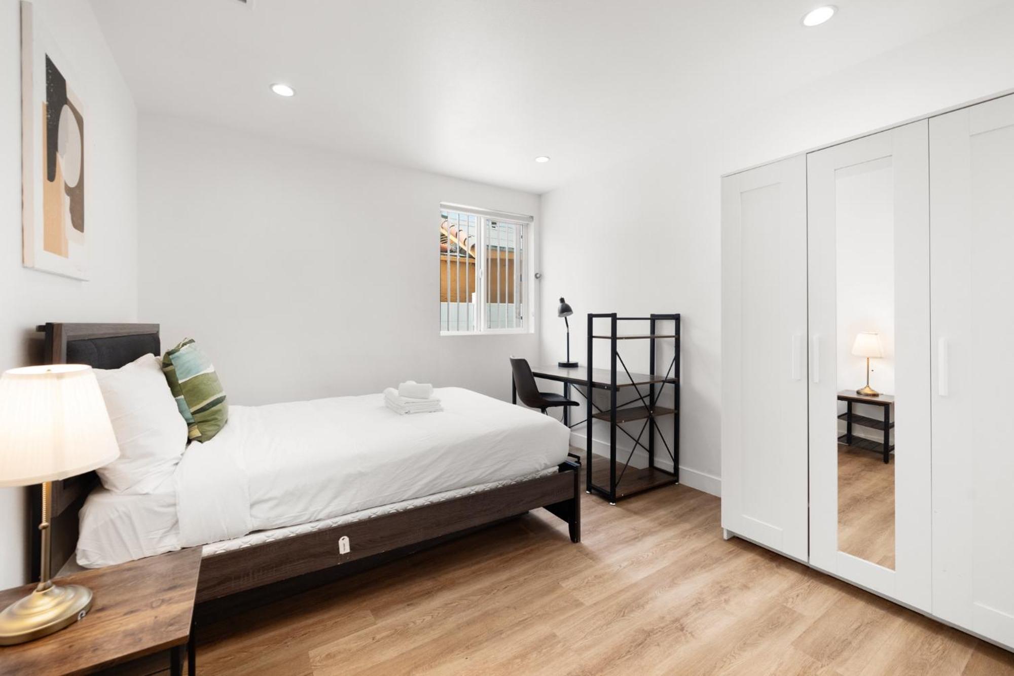Modern Gateway Usc Guest house *